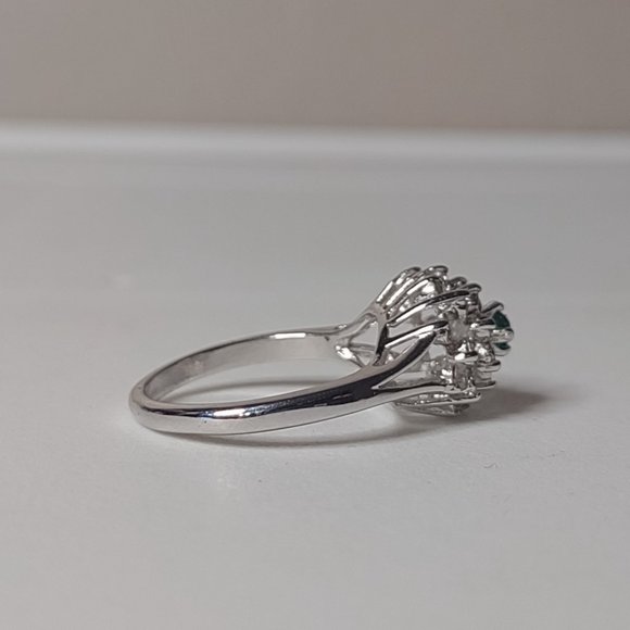 Very Pretty Silver Tone Clear And Green Rhinestone Ring Size 6.75 - Picture 4 of 12